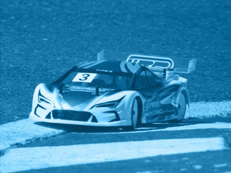 Locandina: Guida una macchinina radiocomandata su pista con Varese Corsi